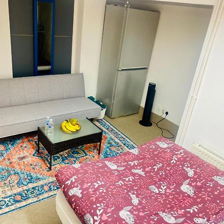 Cozy Studio Opposite Chelsea Stadium ロンドン エクステリア 写真